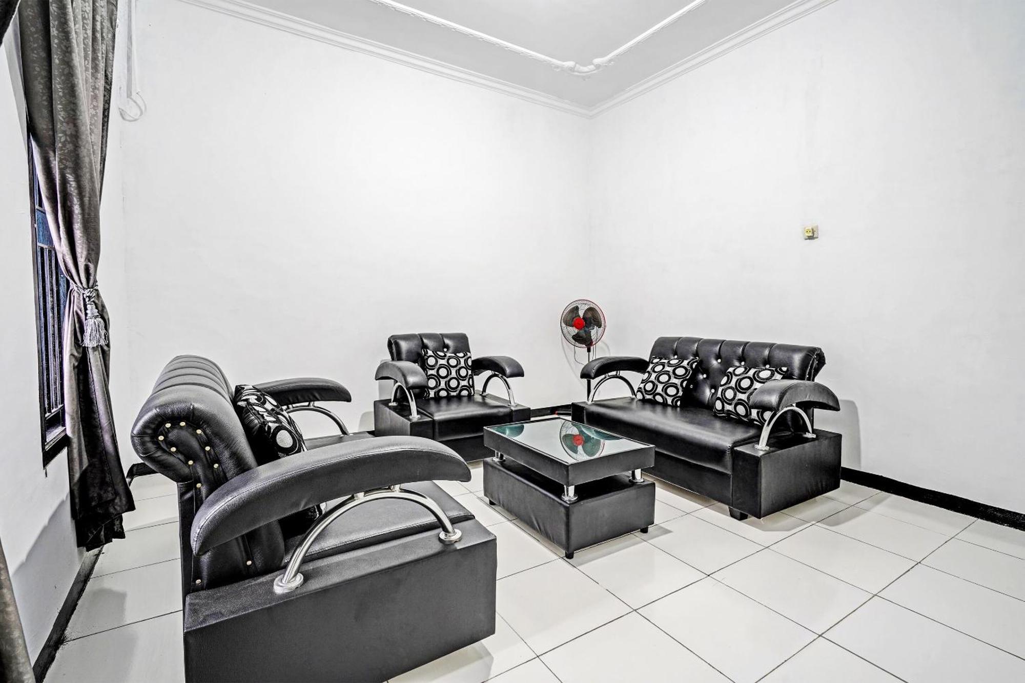 Oyo 91334 Permata Papua Guest House Pameungpeuk  Esterno foto
