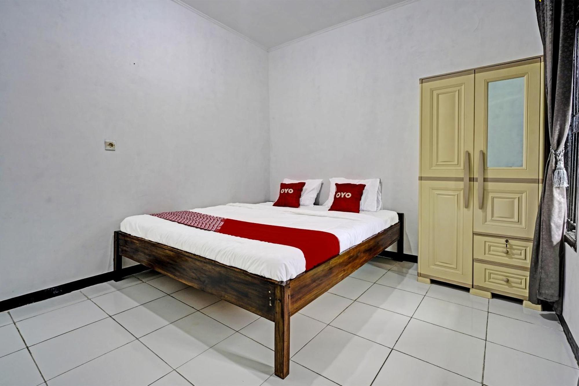 Oyo 91334 Permata Papua Guest House Pameungpeuk  Esterno foto