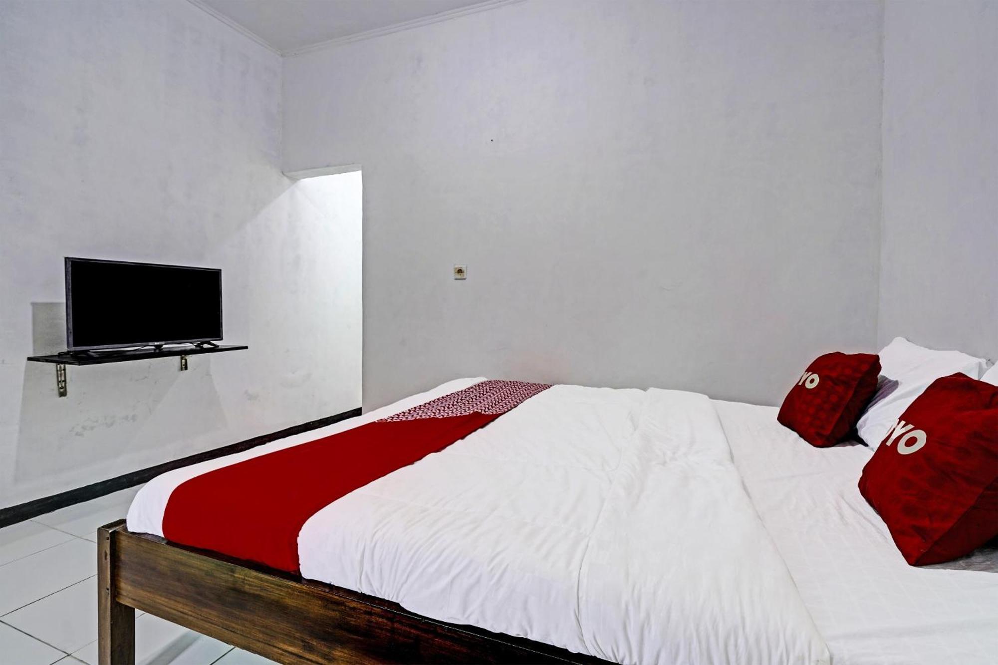Oyo 91334 Permata Papua Guest House Pameungpeuk  Esterno foto