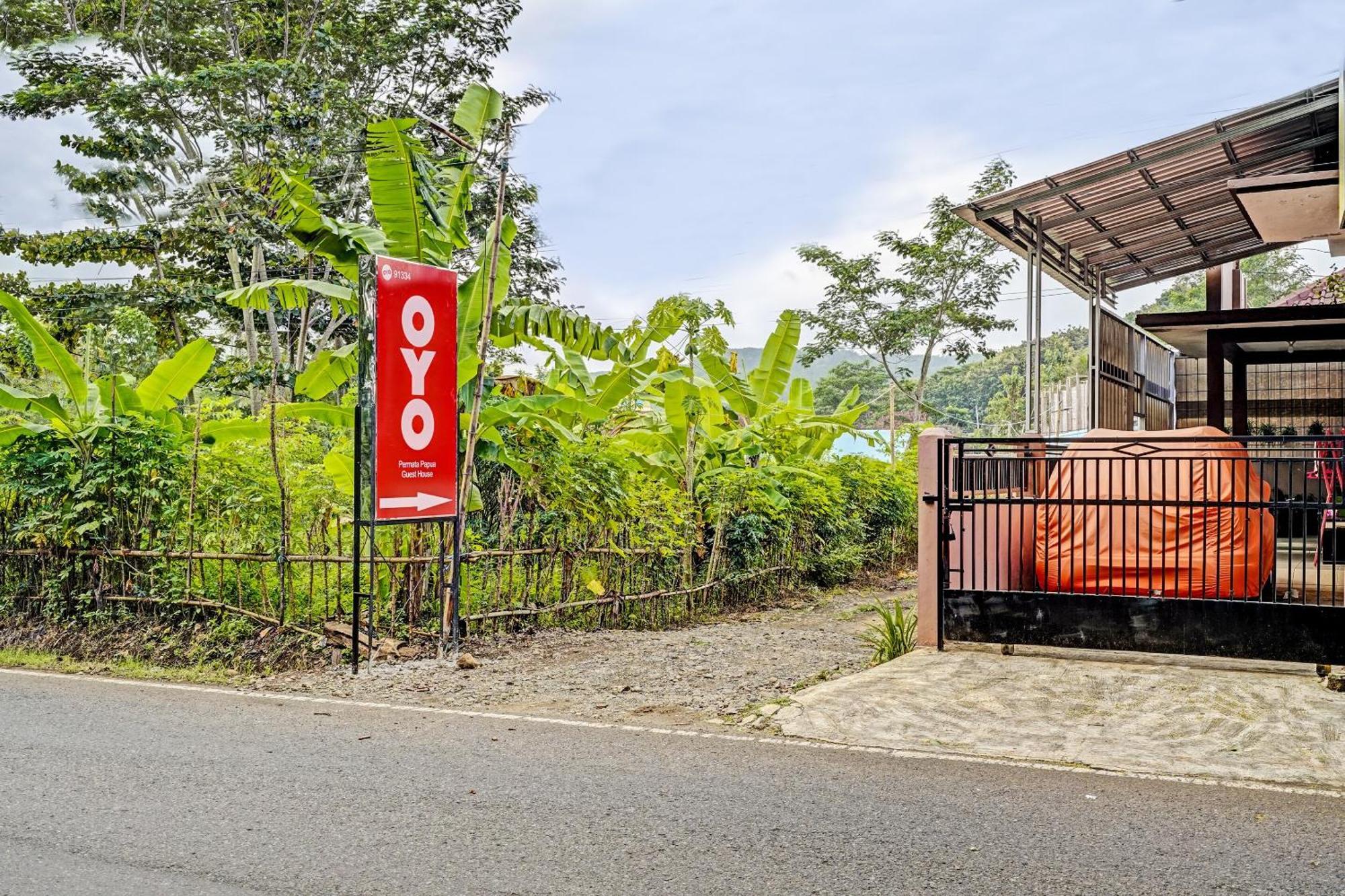 Oyo 91334 Permata Papua Guest House Pameungpeuk  Esterno foto